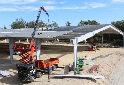 Réalisation d’une couverture de hangar en bac acier